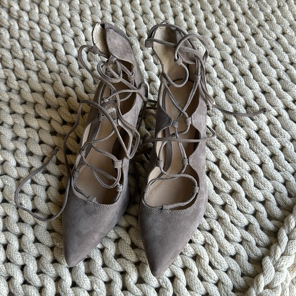 VINCE CAMUTO BARSHA LACE UP HEELS- SIZE 6 - Picture 1 of 5